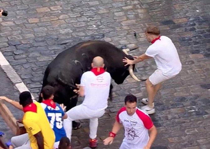 Tercer encierro de San Fermín 2023: Cebada Gago