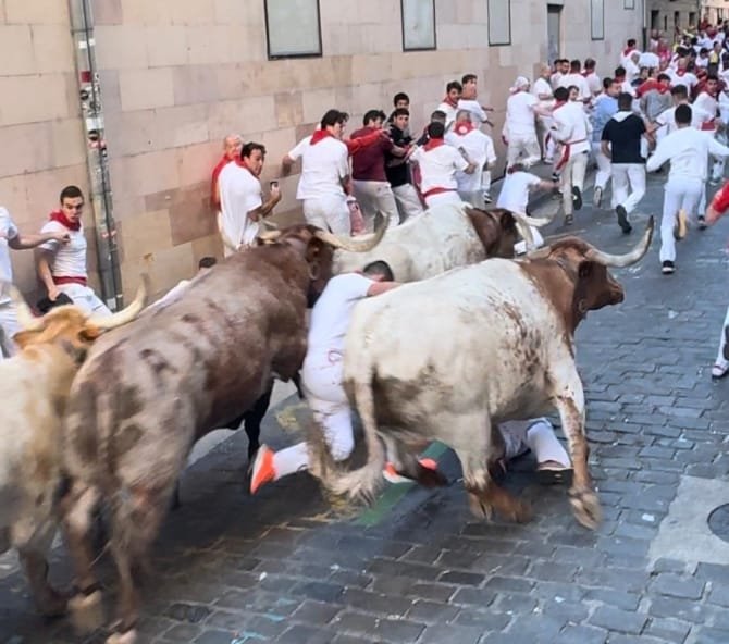 Primer encierro de San Fermín 2024: La Palmosilla la lía en la plaza