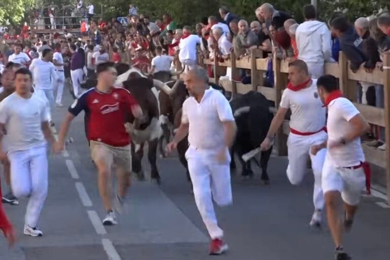 Primer Encierro de Tafalla 2024: Hermanas Azcona