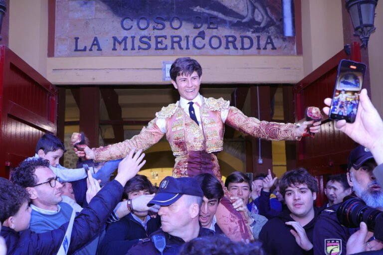 Aaron Palacio abre la puerta grande de la Misericordia en Zaragoza