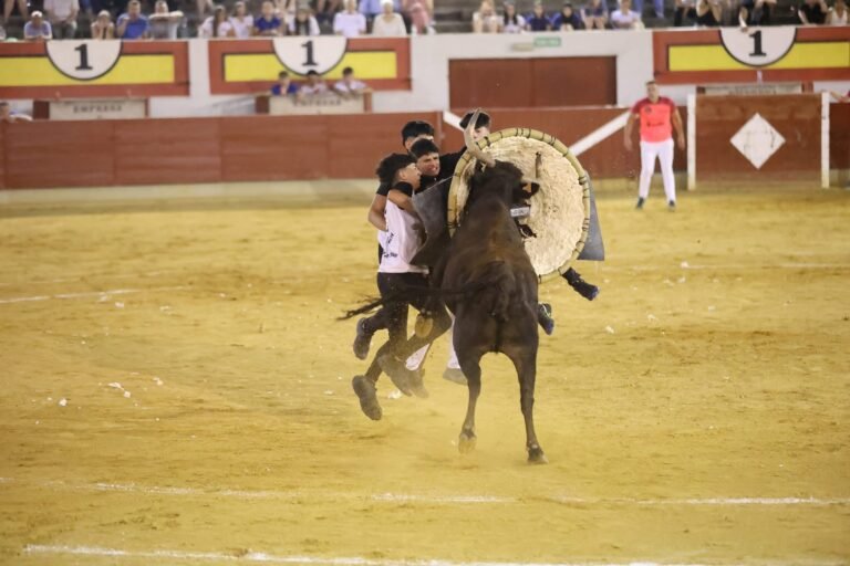 Roscaderos y anillas en Ejea: Fuente Bañera enloquece al público en su debut