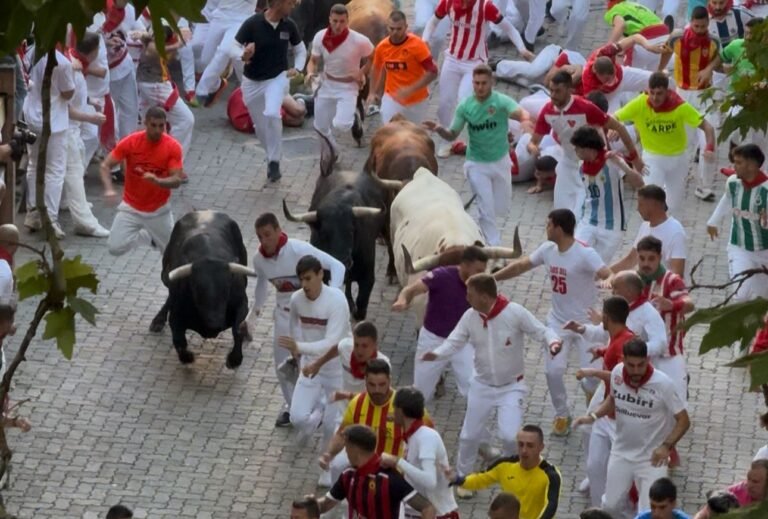 Cuarto encierro de San Fermín 2025, Victoriano del Río: los de casa salvan el encierro 