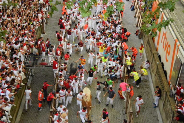 Quinto encierro de San Fermín 2026: José Escolar deja un corneado en un encierro donde el mayor enemigo no ha vuelto a ser el toro