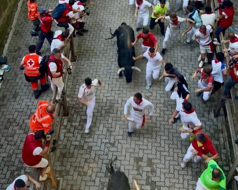 Jandilla también corrió el día 14 en 2010, el año que ganamos el Mundial. Crónica completa del octavo y último encierro de San Fermín 2026